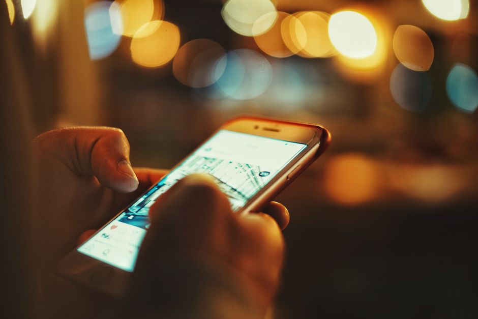 Family Screen Time and Sleep: 5 Evening Routine Steps