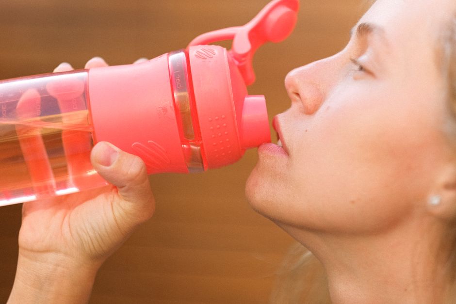 Hot Weather Hydration: Drinks, Food and Warning Signs